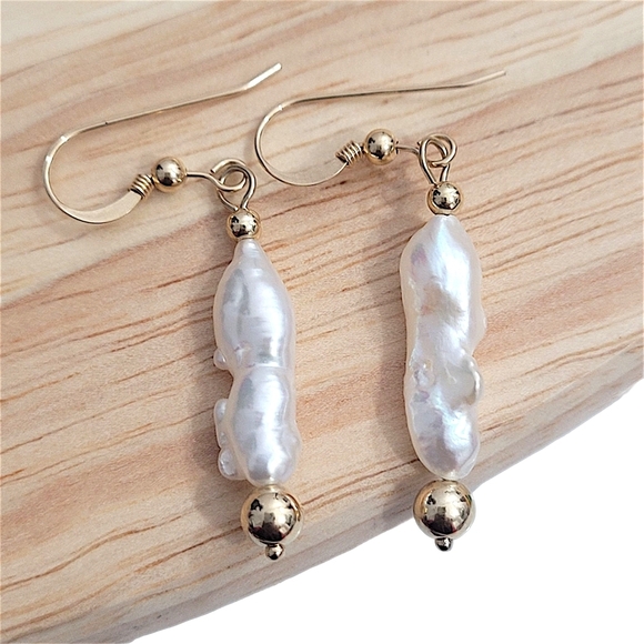 Hand Crafted Biwa Pearl Earrings Stick Goldfilled - Picture 9 of 9